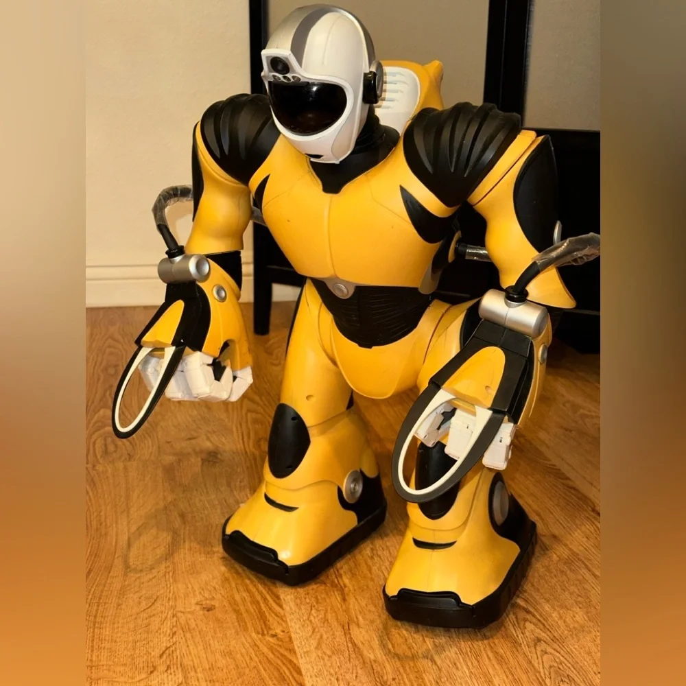 WowWee Robosapien V2 Humanoid Rare Yellow Robot w/Remote TESTED & FUNCTIONAL